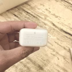 Apple 12 W USB Power adapter 