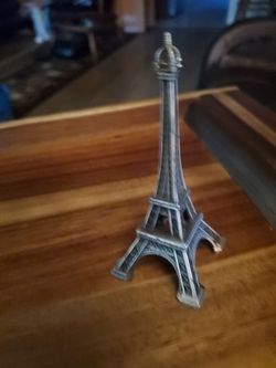 Eiffel tower silver color
