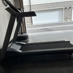 Precor TRM 223 Treadmill