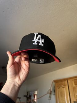 Los Angeles Dodgers Black And Red UV Size 7 1/4
