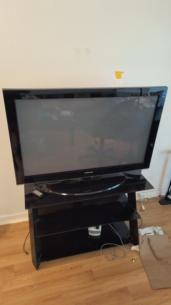 Free Samsung TV and glass TV stand