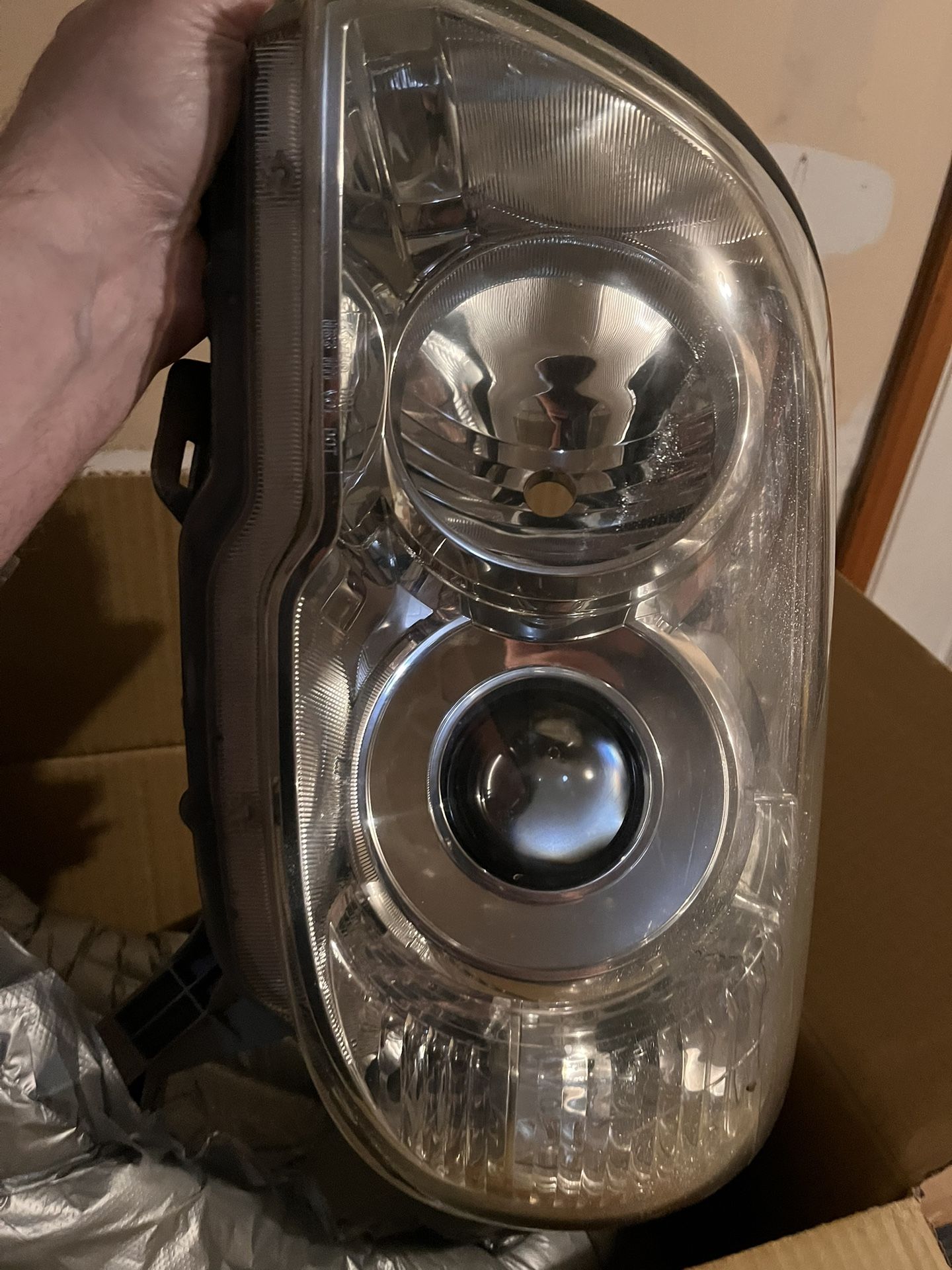 Headlights / Taillights 2007 Toyota 4Runner
