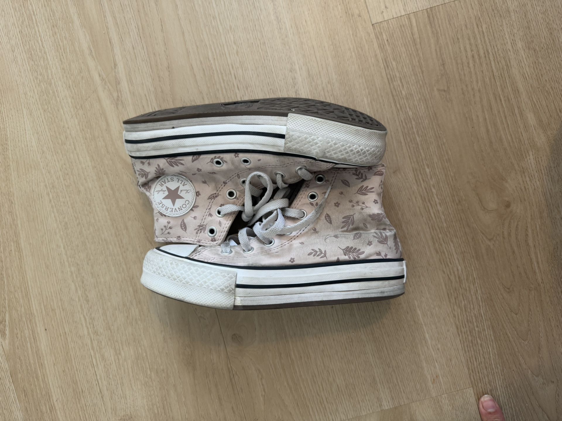 Girl platform converse