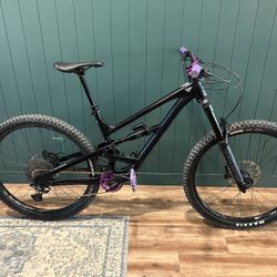 2023 YT Capra  Core 1 