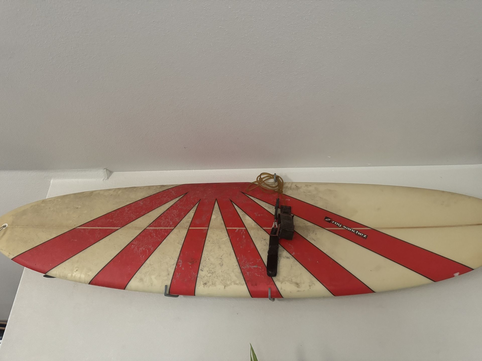 πββοΈ Vintage Roy Sanchez Sunburst Single-Fin β ~6β6β, Wave-Ready & Collectible (San Diego 92122)