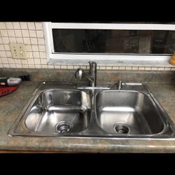 Stainless Steel Sink With Faucets And Soap Dispenser 