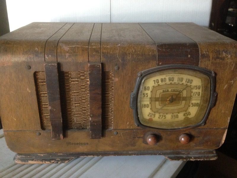 Vintage FIRESTONE AIR CHIEF Tube Radio Model 378-S-7428