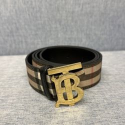 Burberry Women’s Belt Size M