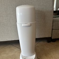 Diaper Genie Complete Diaper Pail – Excellent Condition – $35