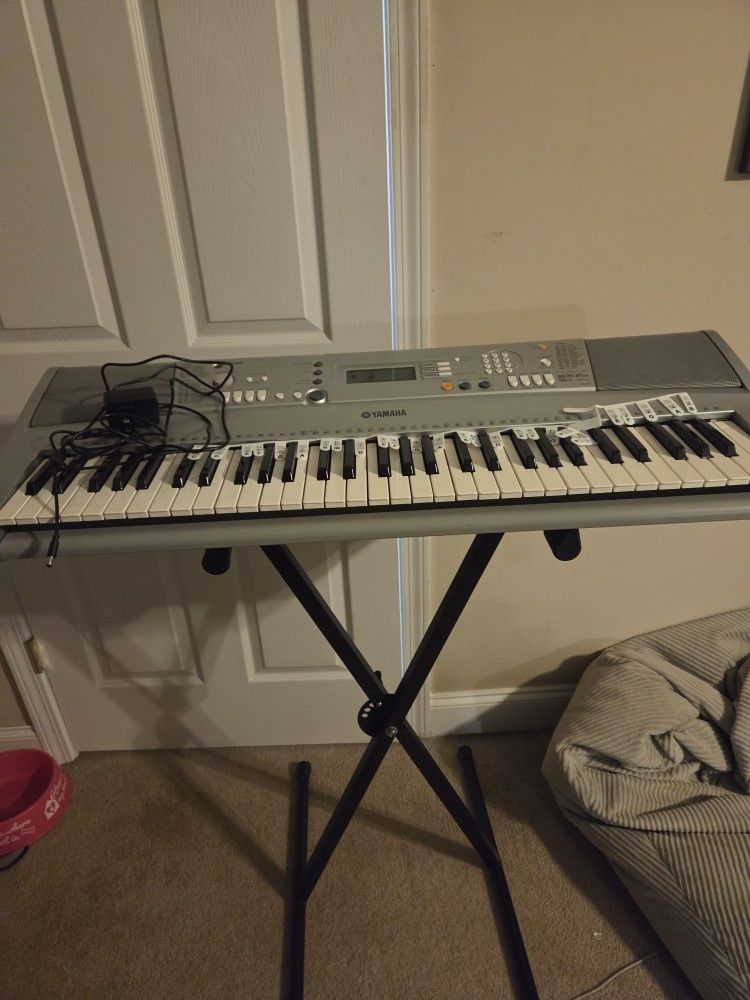 Yamaha YPT300 KEYBOARD