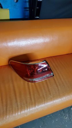 Lexus ES  (Tail Light)