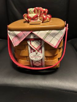 2013 longaberger Christmas collection “Plaid Tidings” trimming basket w/lid.
