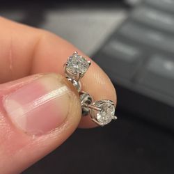 925 Silver And Moissanite Stud Earrings