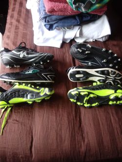 Soccer shoes