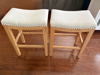 2 barstools