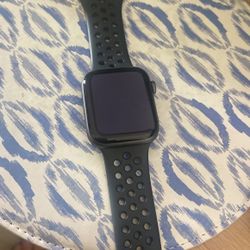 Apple Watch Series 4 , GPS + Wi-Fi