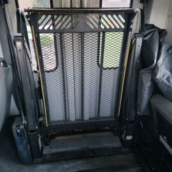 Shuttle Bus Handicap Lift