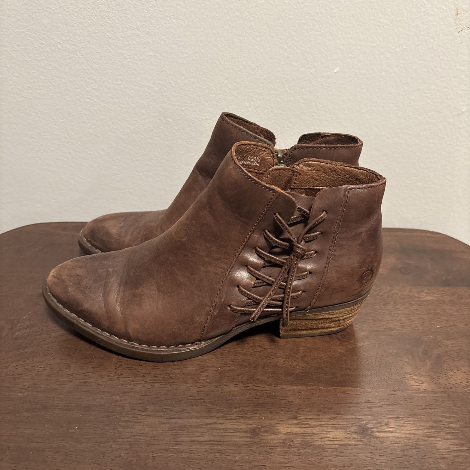 BORN Booties Women’s Size 7.5 Zip Up Leather Dark Brown Boots