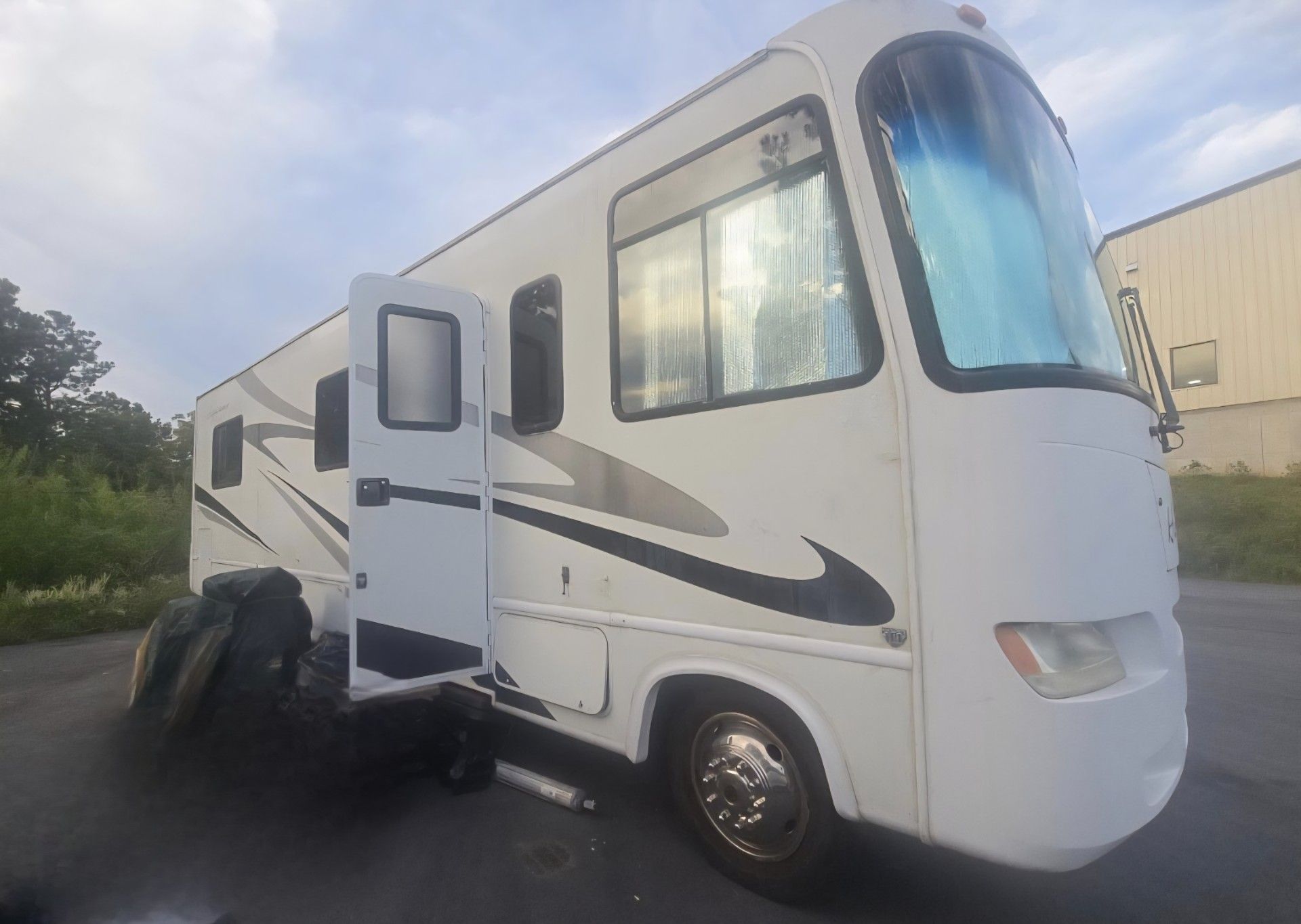 2006 Four Winds Hurricane 30QT RV with Ford V10 Triton for Sale in ...