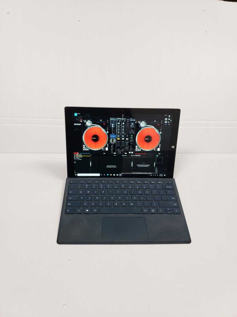 Microsoft Surface Laptop In Very Good Condition 120gb Solid State Drive And 4gb Ram Comes With Keyboard And Charger