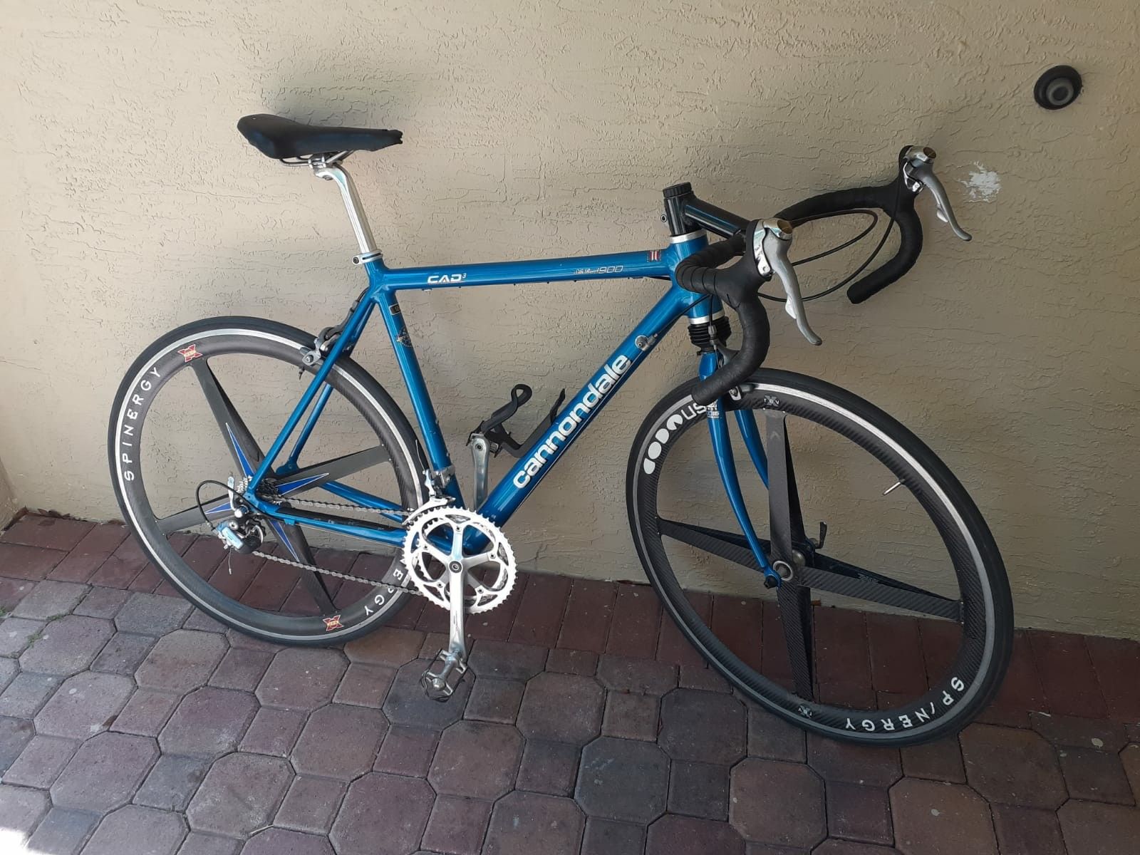 Cannondale bike w/ carbon wheels