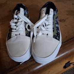 Women's Van's Size 6