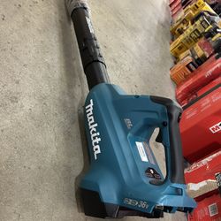 MAKITA 18v X 2 Cordless Blower 