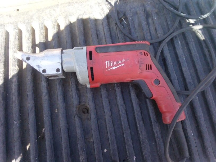 Nibblers Cut Sheet Metal