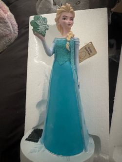 Elsa solar garden statue