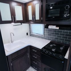 Executive Level $15,000 TRAILER CAMPER FOR SALE 2018 Executive Level