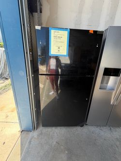 GE Black Top-Freezer Refrigerator