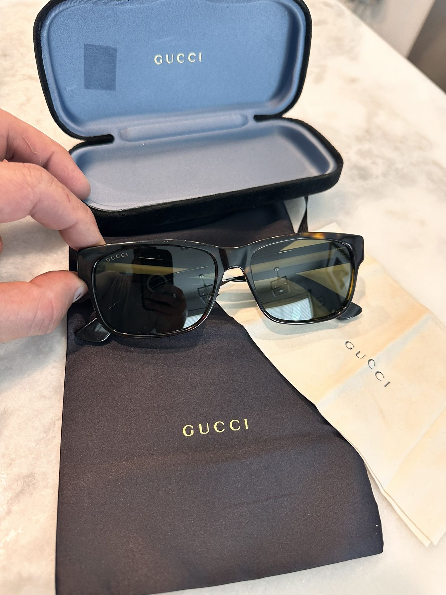Gucci Sunglasses Unisex!!