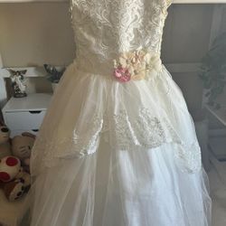 Vestido de Primera Comunión $100 OBO 