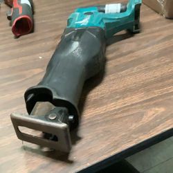 Makita XRJ04 18V LXT  Lithium-Ion Cordless Reciprocating Saw 