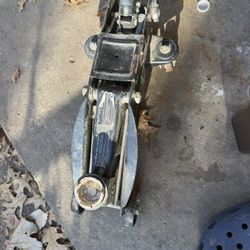 Gato Para Lebantar Troca En Buenas Condisiones No Trae El Tubito 