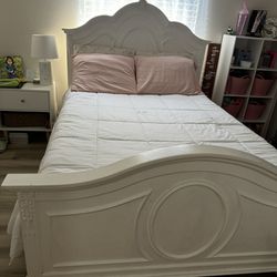 Full Size Bed And Dresser 
