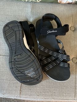 Skechers size 6