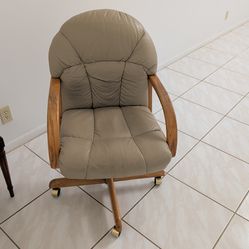 Rolling chair