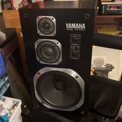 Yamaha  NS 500M Speakers