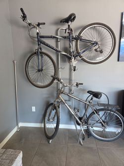 2 bicycles, 2 helmets, 1 two-bike stand, 1 air pump.