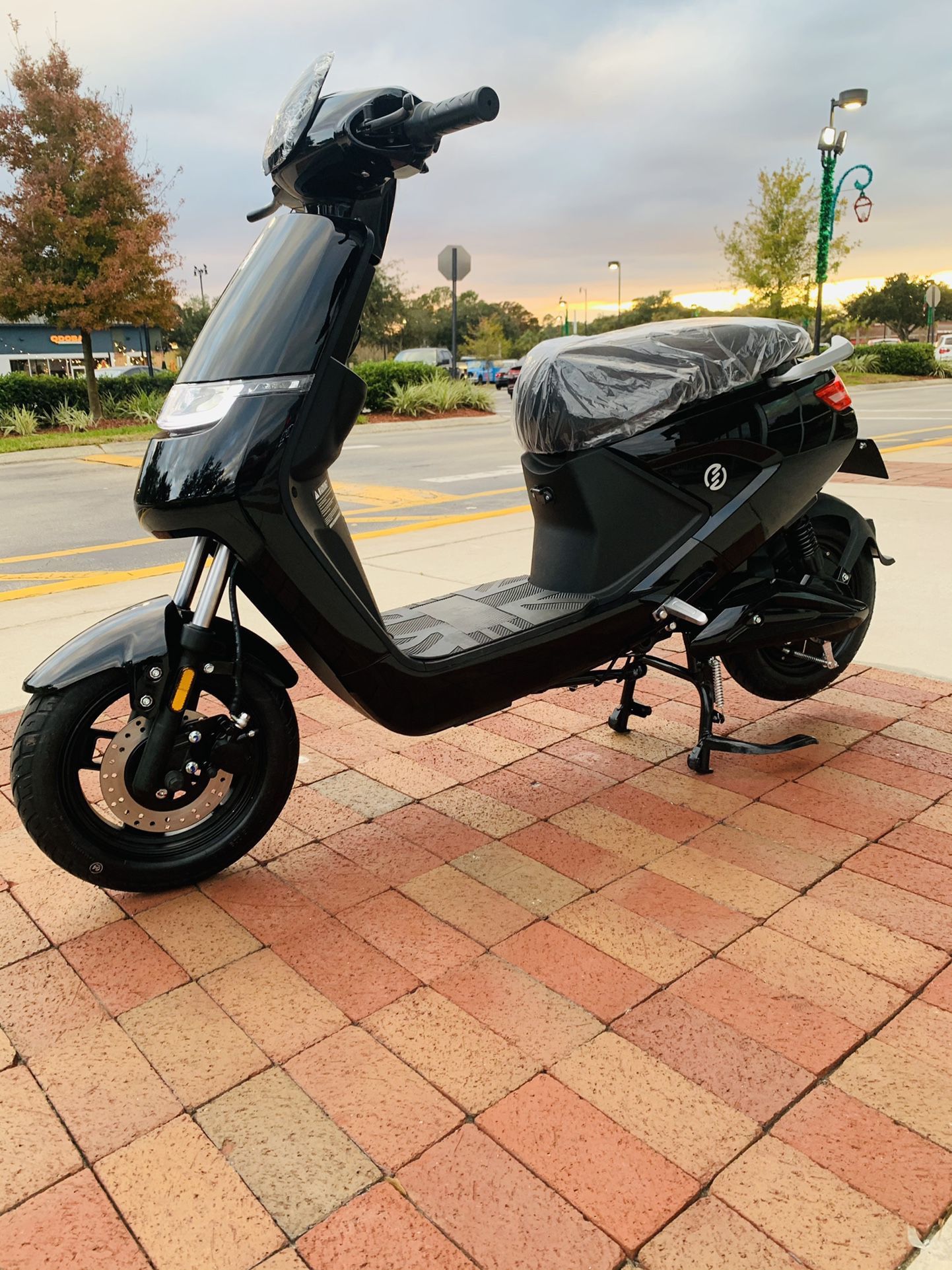 Swift Max E Moped for Sale in San Diego, CA OfferUp