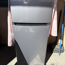 MINI FRIDGE FOR SALE !!!!