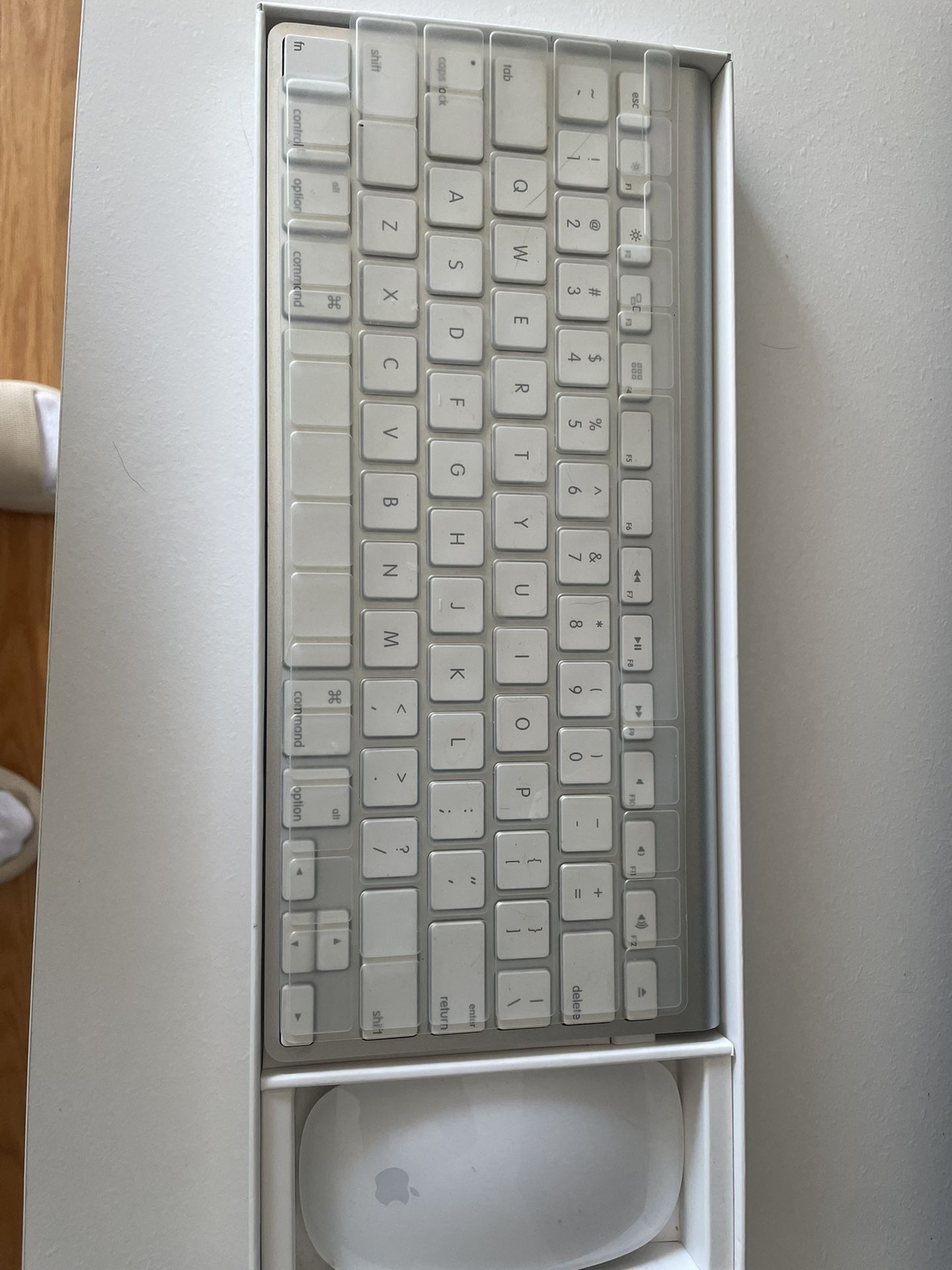 Apple Wireless Keyboard With Wireless Mouse