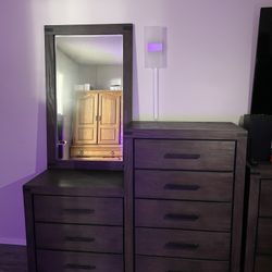 Dresser With Mirror 