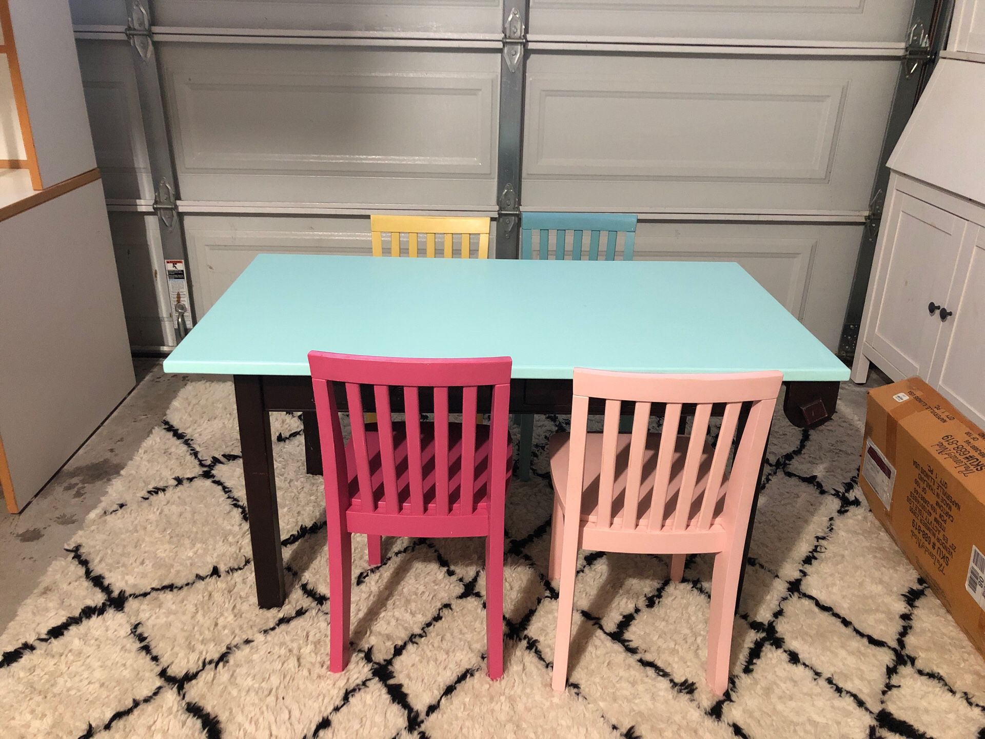 Kids craft table with chairs