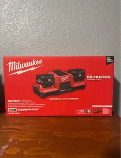 Milwaukee M18 Dual Bay Simultaneous Super Charger