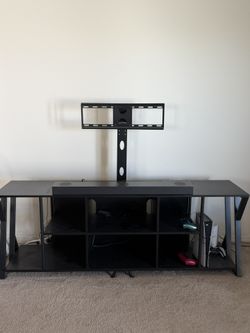 Entertainment Center/TV Stand With Mount