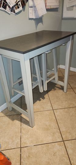 Hightop table and stools