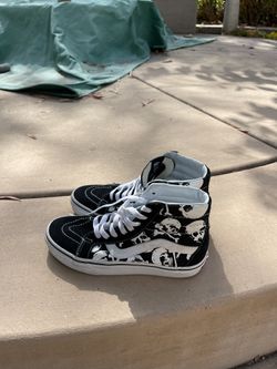 Pre loved womens VANS shoes size 7 very clean wear only couple