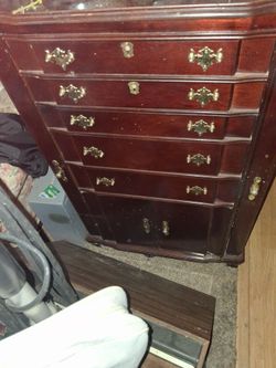 Antique Mahogany Chest of Drawers